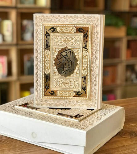 تصویر کتاب قرآن عروس (جعبه دار) (لب طلا) (لیزری)