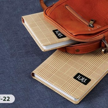 تصویر سررسید 1401 چرم اروپایی آراز 