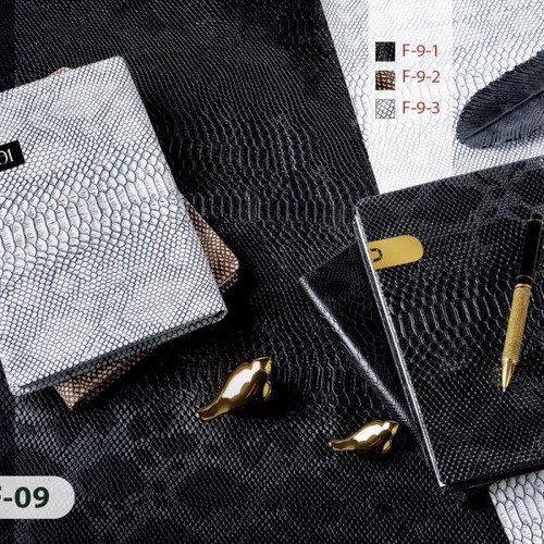 تصویر سررسید 1401 چرم پوست ماری کارمن (مشکی)