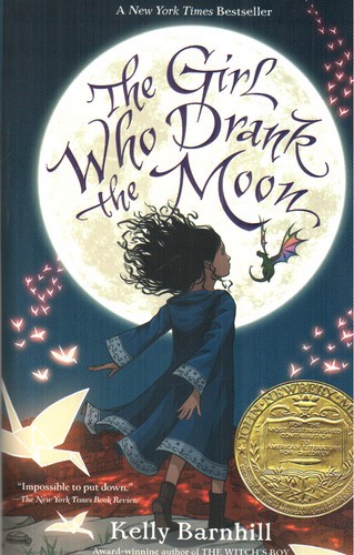 تصویر کتاب The Girl Who Drank The Moon (دختری که ماه را نوشید)