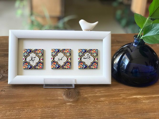 تصویر قاب کاشی مستطیلی مرغک دار