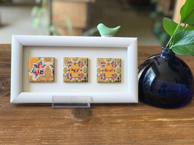 تصویر قاب کاشی مستطیلی مرغک دار