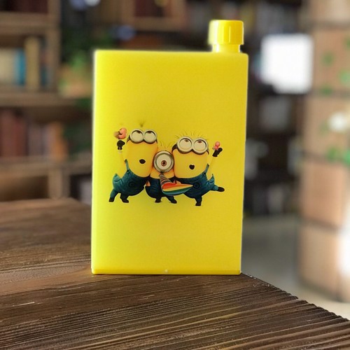 تصویر قمقمه کتابی (طرح مینیون)