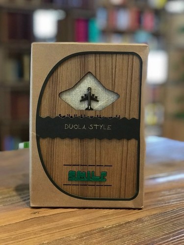 تصویر کتاب دفترچه جلد چوبی قاب کنفی پلاک فلزی بزرگ (طرح هواپیما)