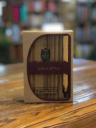 تصویر کتاب دفترچه جلد چوبی پلاک فلزی کوچک (طرح جغد)