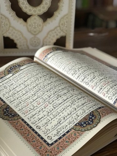 تصویر کتاب قرآن کریم سفید (عروس) (رحلی)