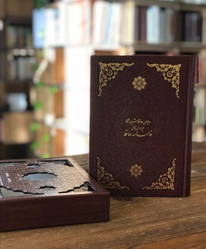 تصویر کتاب دیوان حافظ (قاب کشویی) (همراه فالنامه) (چرم) (گلاسه)