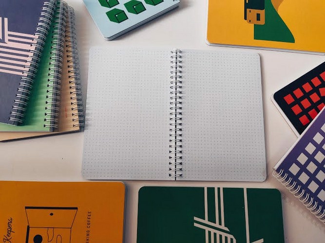 تصویر دفتر نقطه ای a5 جلد سخت سیمی