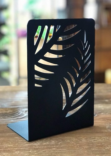 تصویر هولدر فلزی کتاب (طرح برگ)