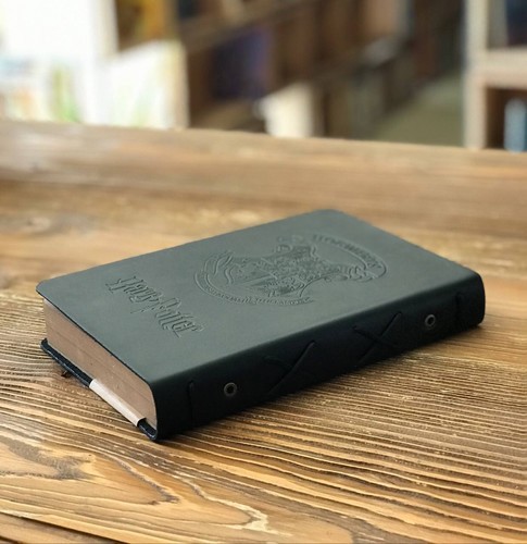 تصویر دفتر یادداشت بی خط کرافت جلد چرم سری هری پاتر (مشکی)